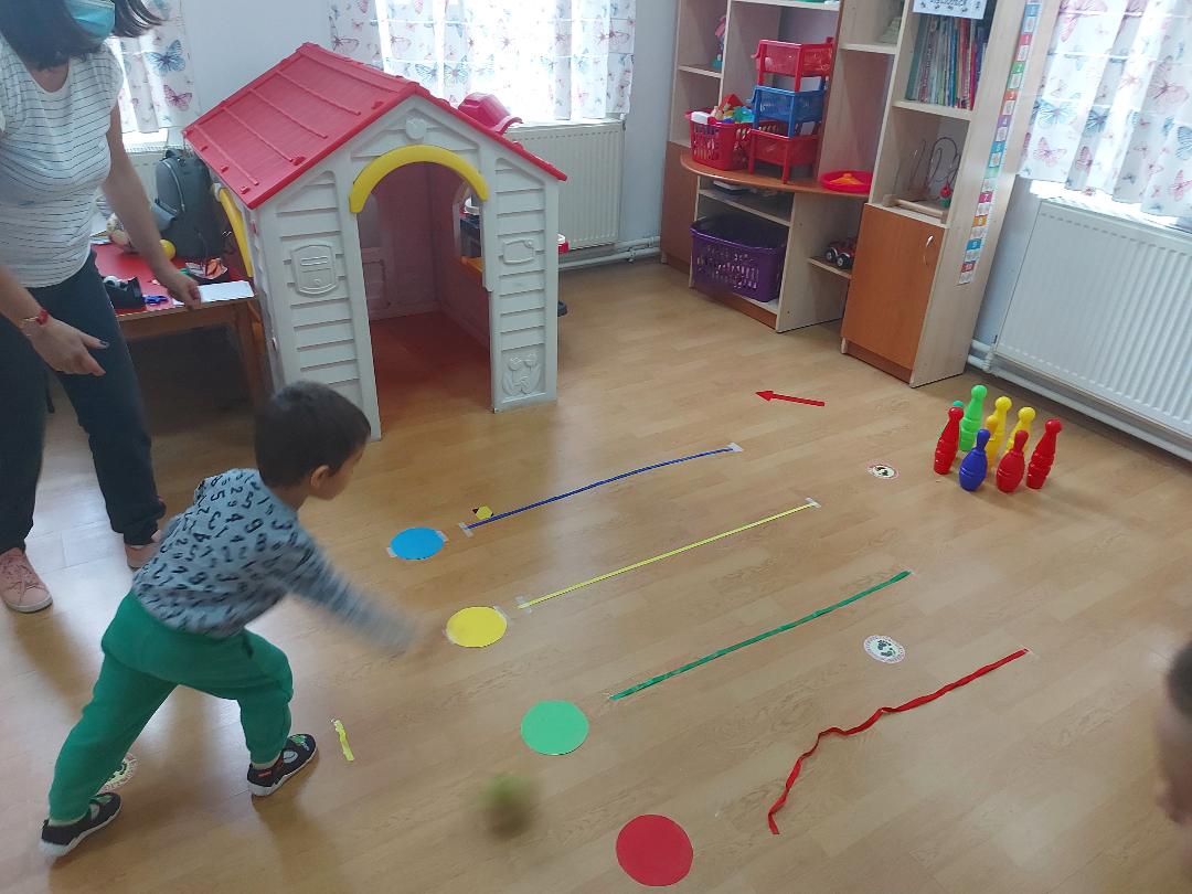 Domeniile de dezvoltare, corelate cu centrele de activitate specifice . Grscufitarosie Gradinita Scufita Rosie Ploiesti