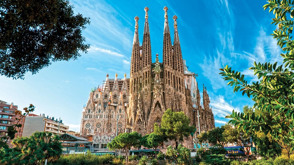 Con 347 habitaciones, un sitio ideal para hospedarse en viaje de negocios o durante unos días de descanso. Travel To Spain Portugal Land Tour Grand Circle Travel