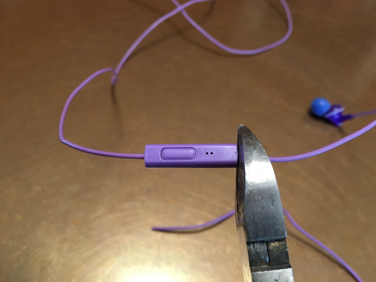 Create a Super Cheap and Super Easy DIY Lavalier Microphone granworks