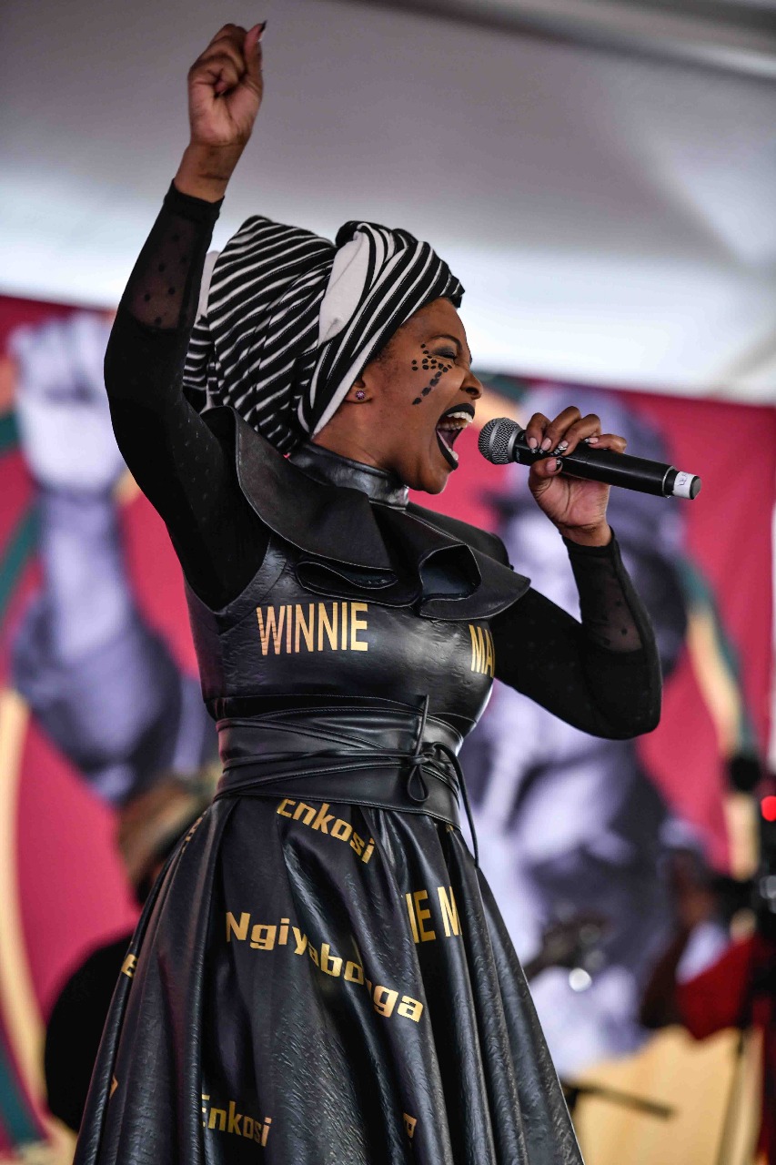 Simphiwe Dana Zandisile : Simphiwe Dana | GRIOTproduction