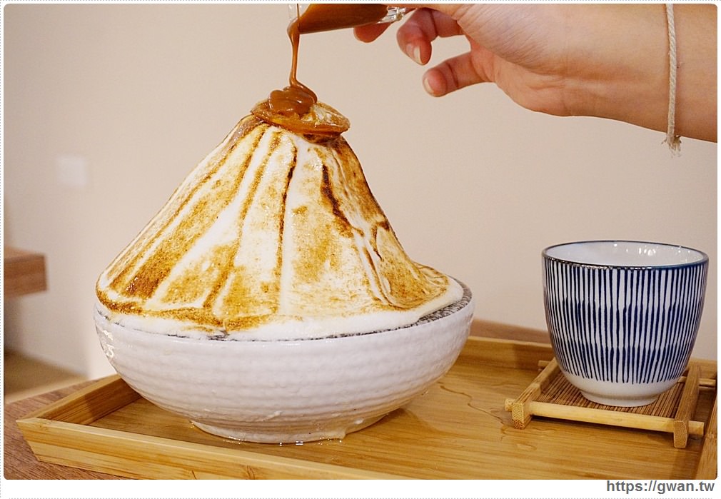 [捷運美食●公館站/台電大樓站] 好想吃冰 かき氷-- 夜間限定真白山嶽 | 晚上才能吃到的超浮誇火燒冰