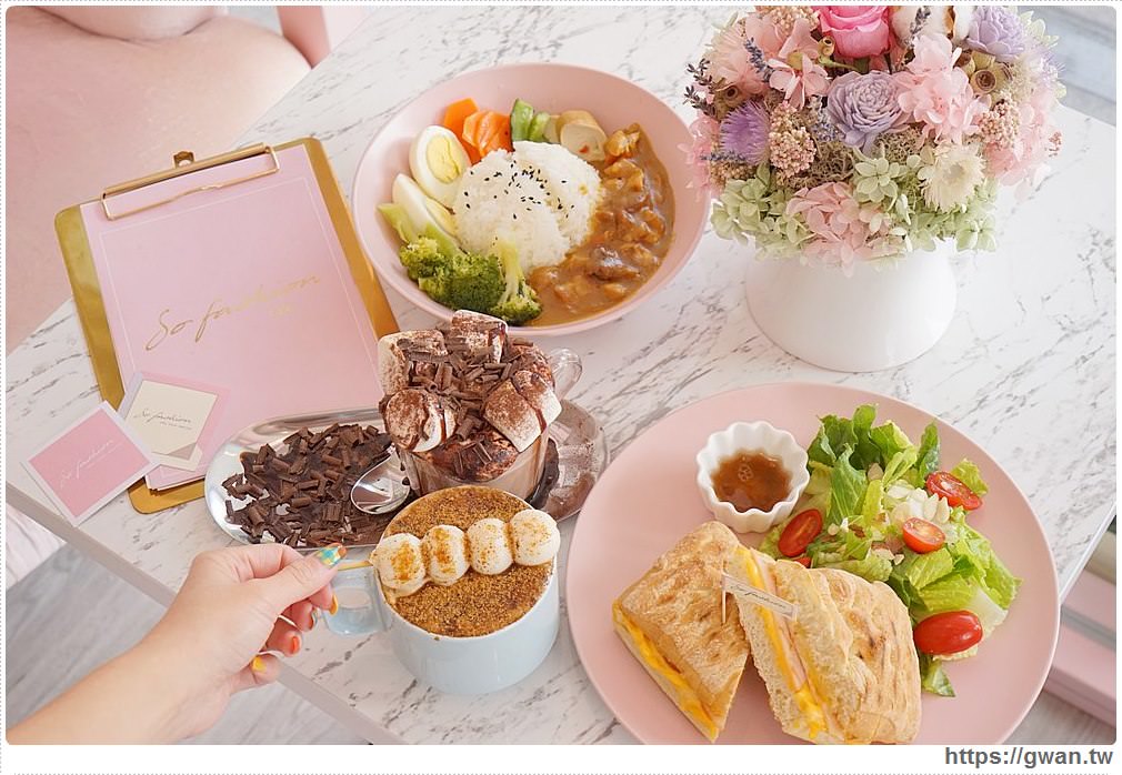 [內湖韓風咖啡廳] so fashion cafe -- 療癒的胖嘟嘟糰子拿鐵，還有販賣機牆和超夢幻韓風場景