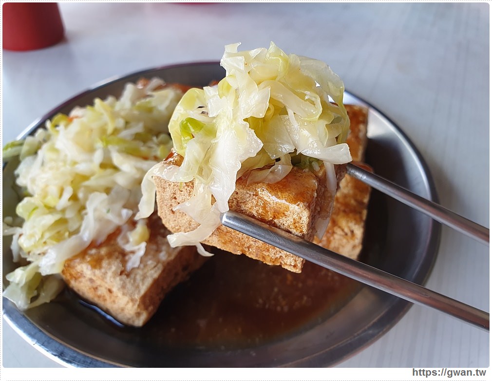 夏林臭豆腐｜沒有招牌鐵皮屋，藏著老饕最愛的噴汁臭豆腐，營業時間總是滿滿人潮！