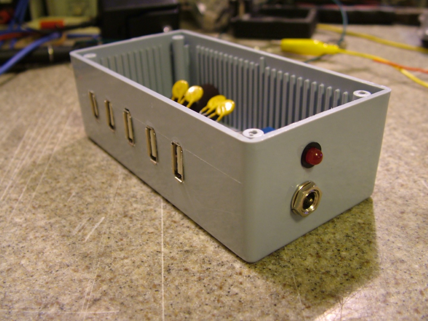 Build Your Own Dumb USB Power Strip Hackaday