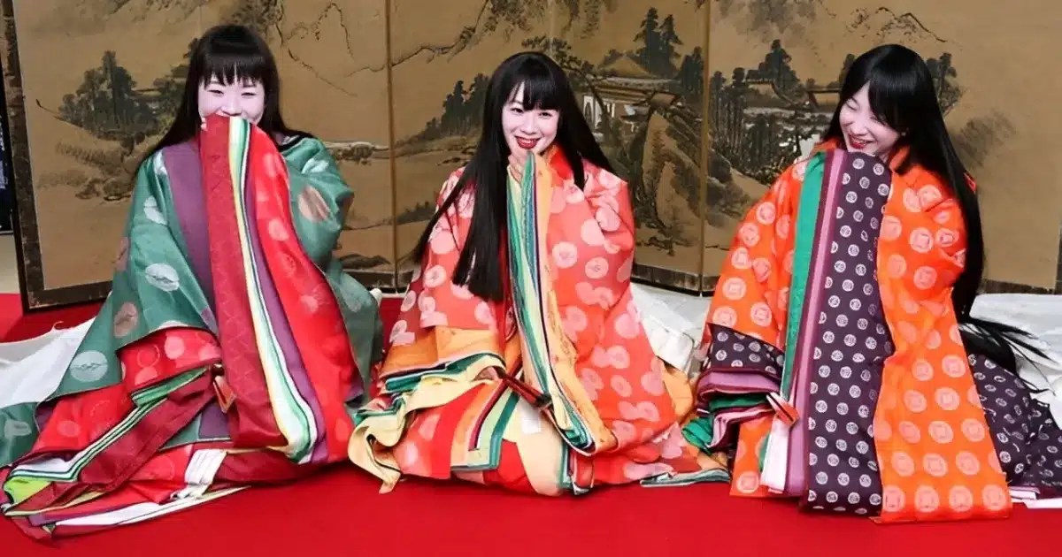 Kimono Junihitoe