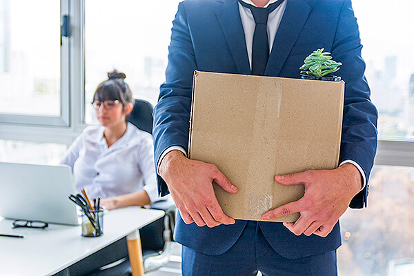 仕事や結婚生活などを「やめる」を表す自然な英語