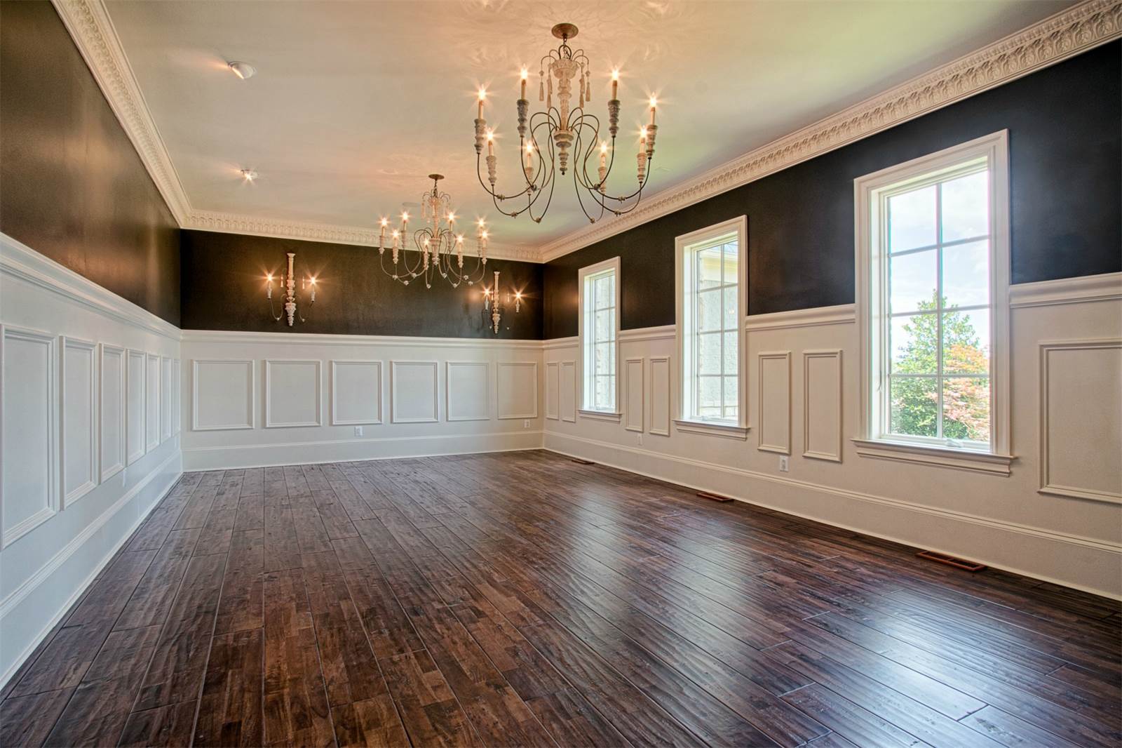 What Type of Wainscoting Is Right for Your Home? Explore Different
