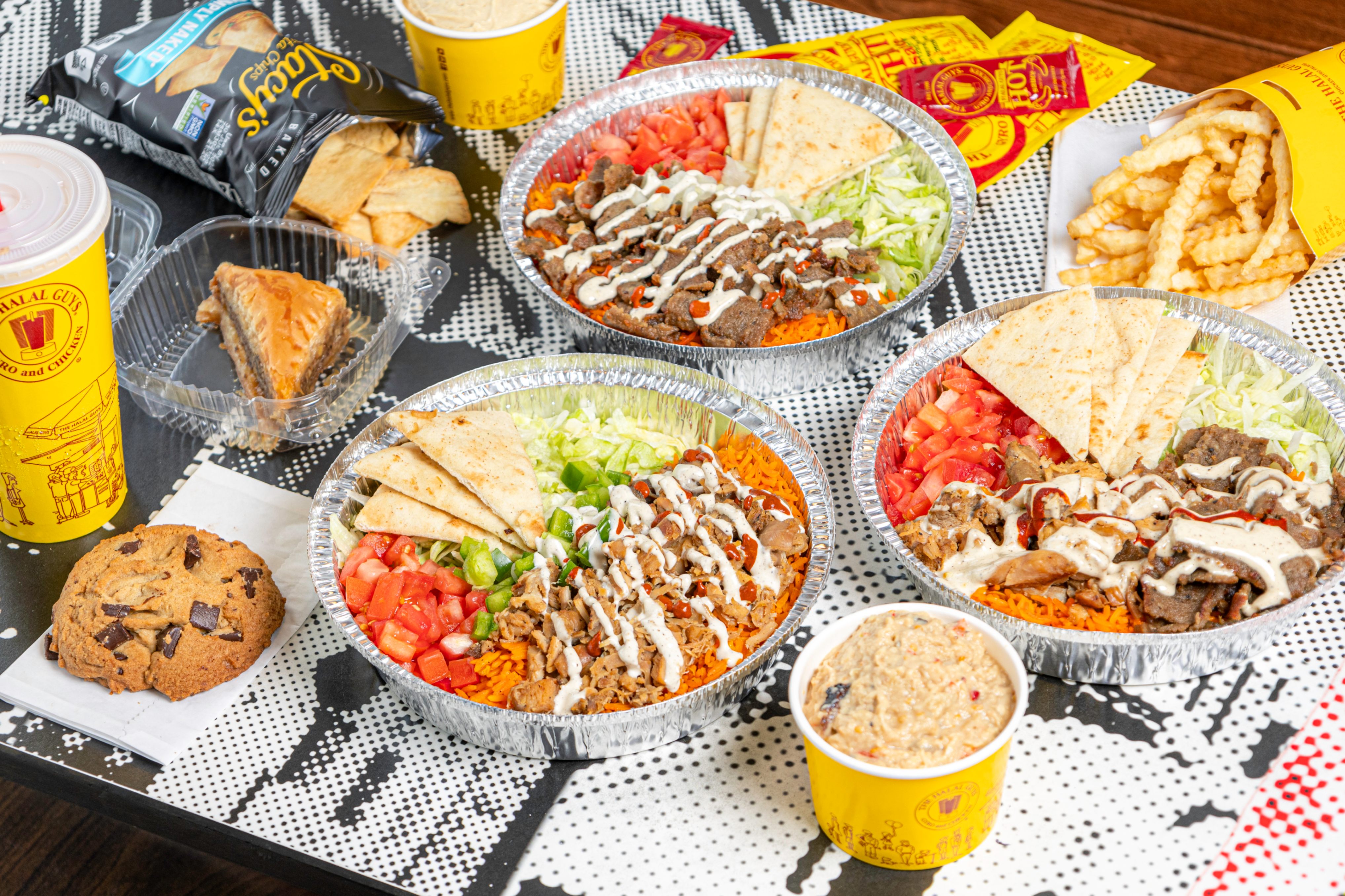 Makan di The Halal Guys - (www.desmoinesregister.com)