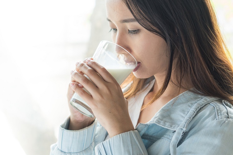 Minum Susu untuk Mendapatkan Tubuh yang Ideal - (Karya: Love portrait and love the world)