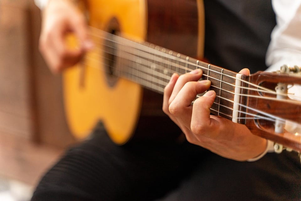 Ilustrasi: bermain gitar listrik