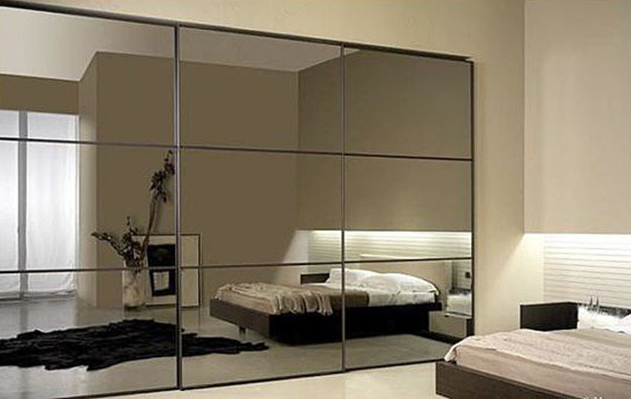 Kaca cermin (sumber: metroglass.co.nz)
