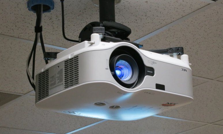 Proyektor LCD (sumber: neu.org.uk)