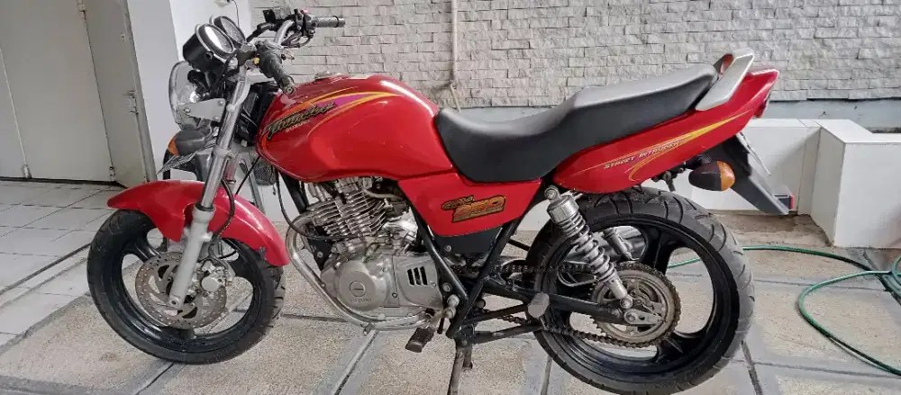 Suzuki Thunder 250 (sumber: motorplus)