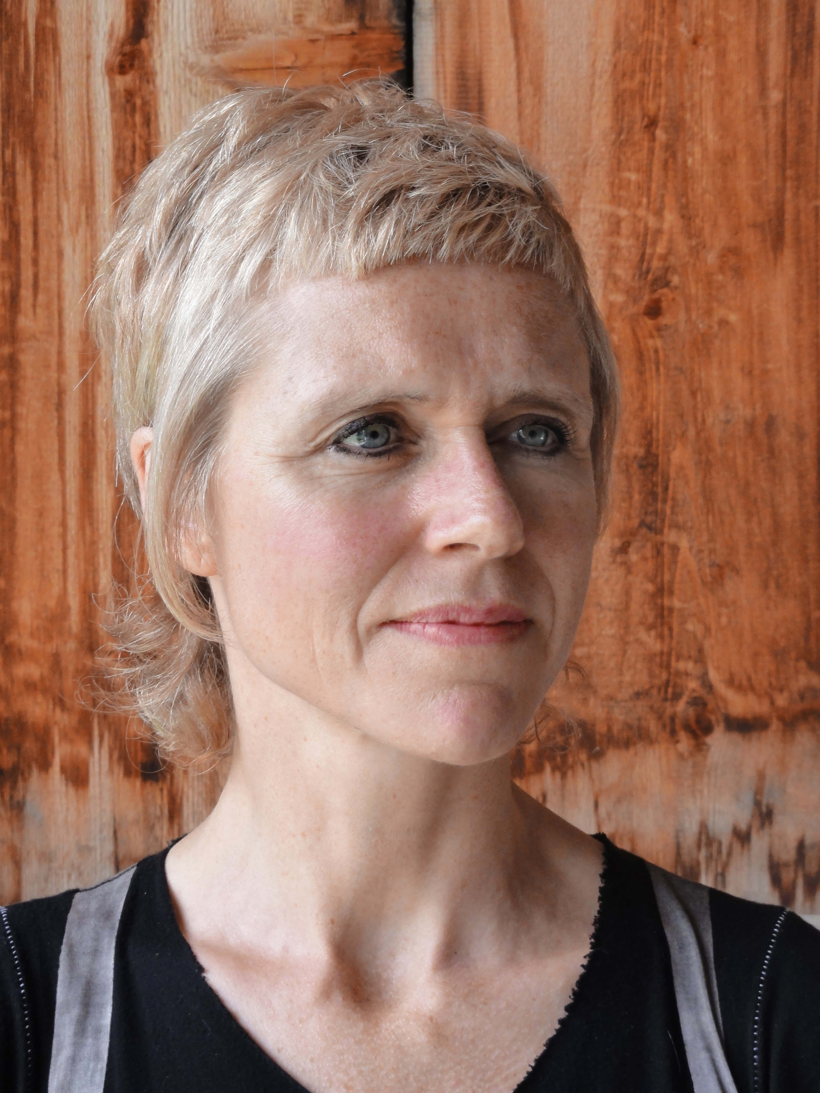 Kaufen · luxus wohnung in exklusiver neubau villa*großer balkon*am hans söhnker platz. Melanie Manchot Â· HAUS AM WALDSEE