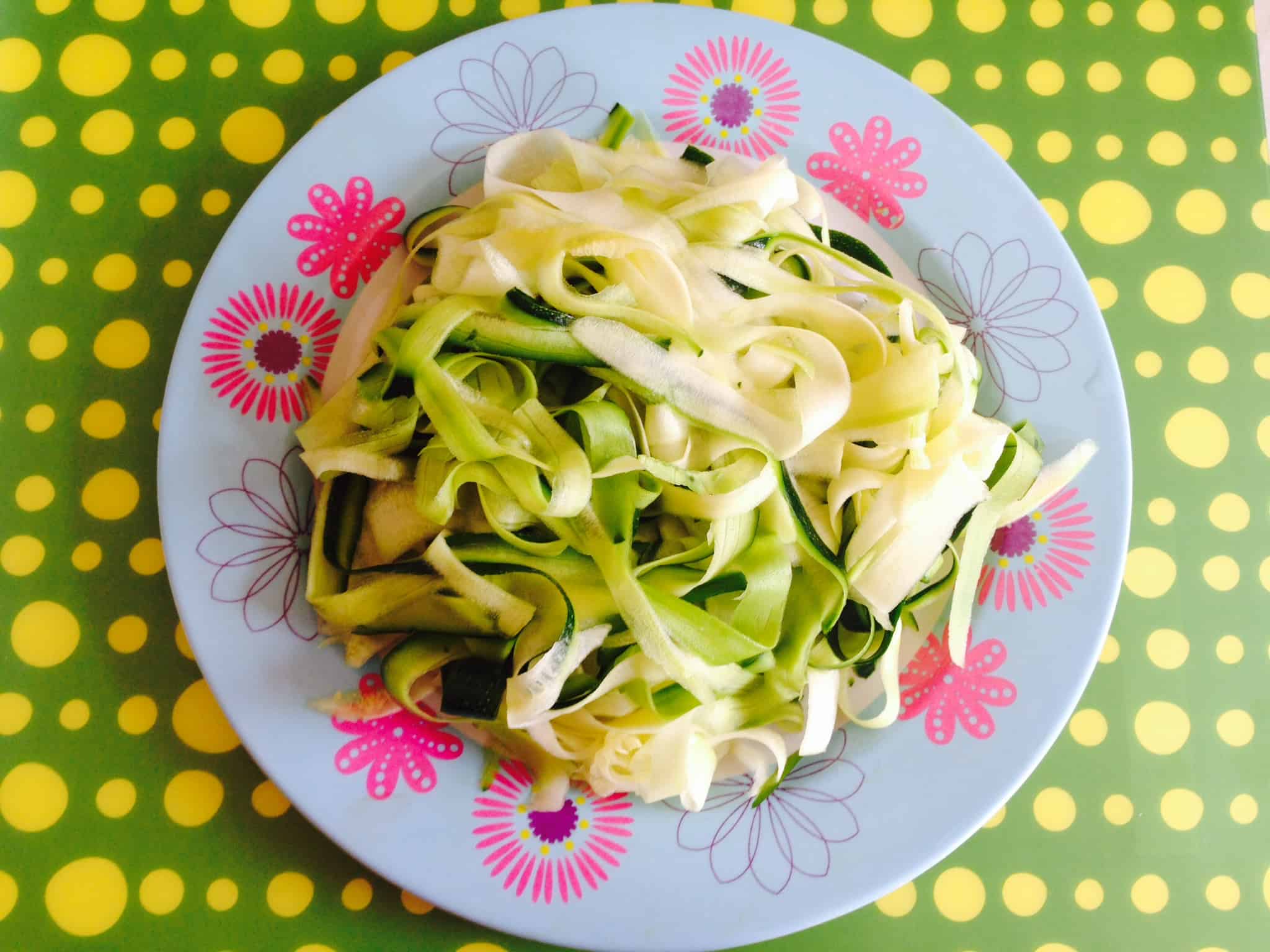 Zoodles recipe with avocado and spinach sauce Hedi Hearts Clean