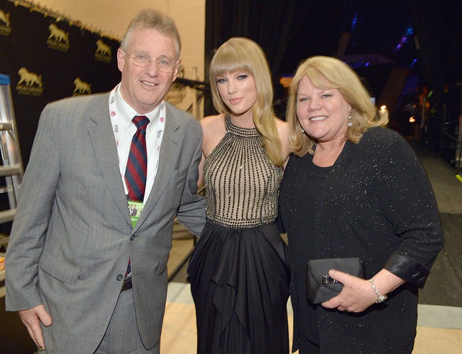 16.11.2021 · dionne warwick has entered the swifties chat. Taylor Swift Boyfriend, Brother, Family, House