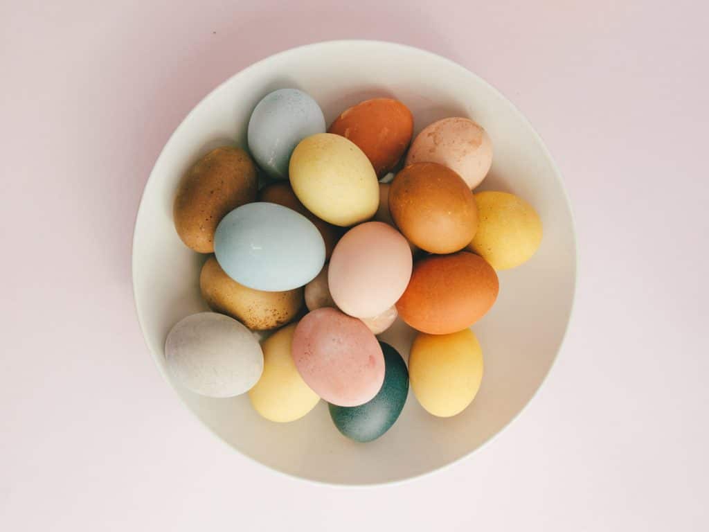 Can you use gel food color to dye eggs