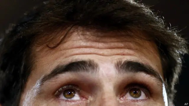 صور : جمهور ريال مدريد يجلد هذا الخائن