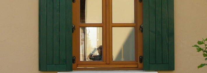 Fensterläden bestanden damals aus holzbrettern. FensterlÃ¤den aus Holz - hilbra - KlapplÃ¤den, elektrische
