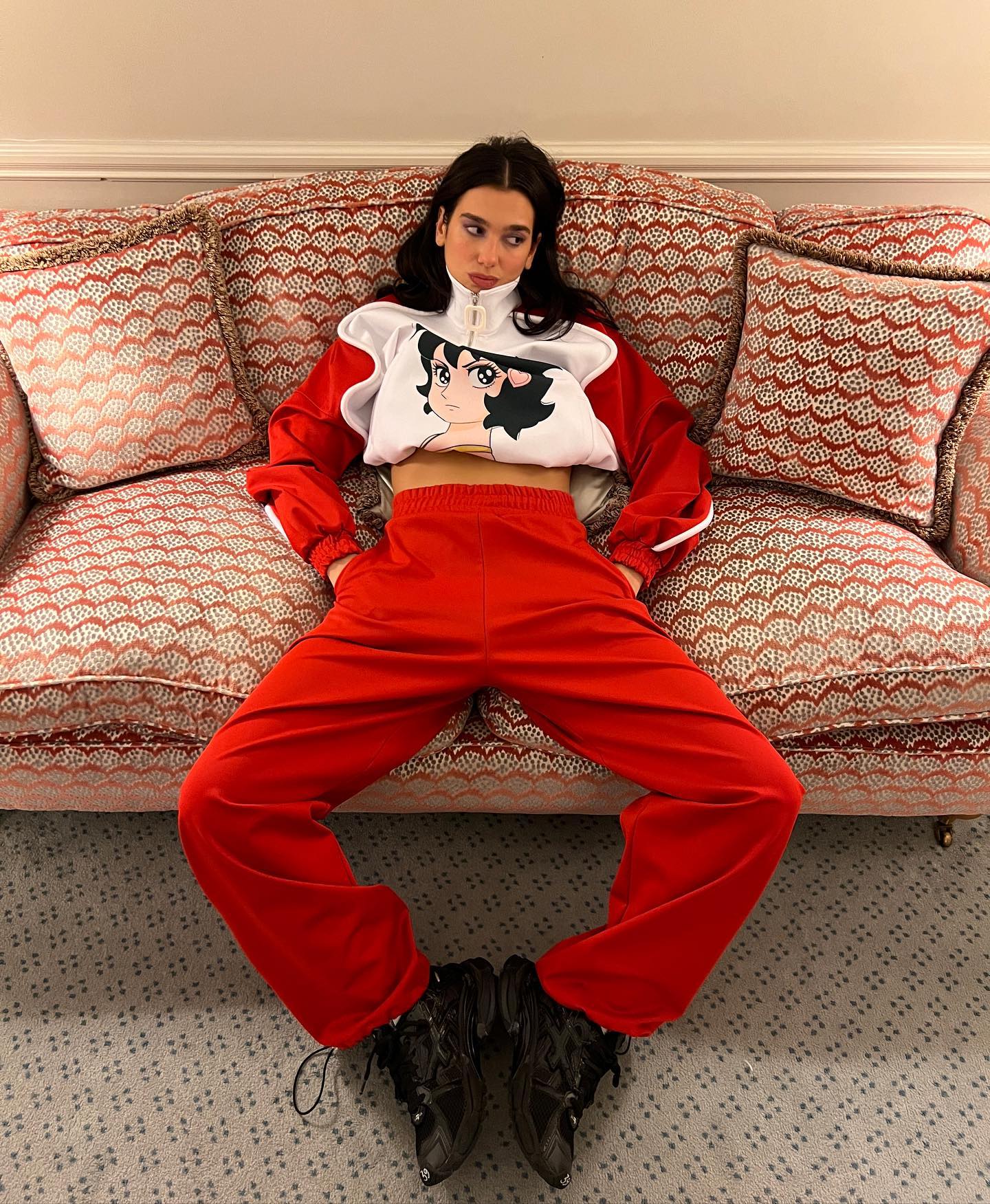 Dua Lipa usa botas de mezclilla hasta los muslos y no usa pantalones -  Entretenimiento