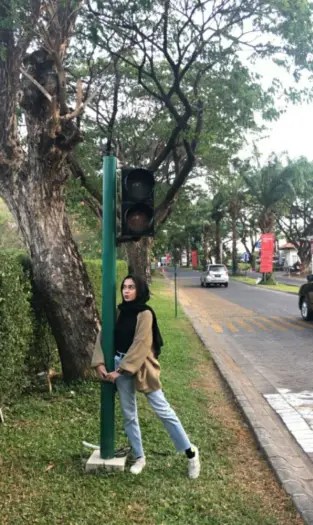 Rompi rajut terbaru, rompi rajutan tangan, model rompi rajutan tangan, toko rompi rajut. 6 OOTD Hijab Simple Anti Ribet Untuk Sehari-Hari