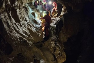 GSS objavio videozapis speleospašavanja ozlijeđene u špilji kod Nevesinja – Hrvatski Medijski Servis
