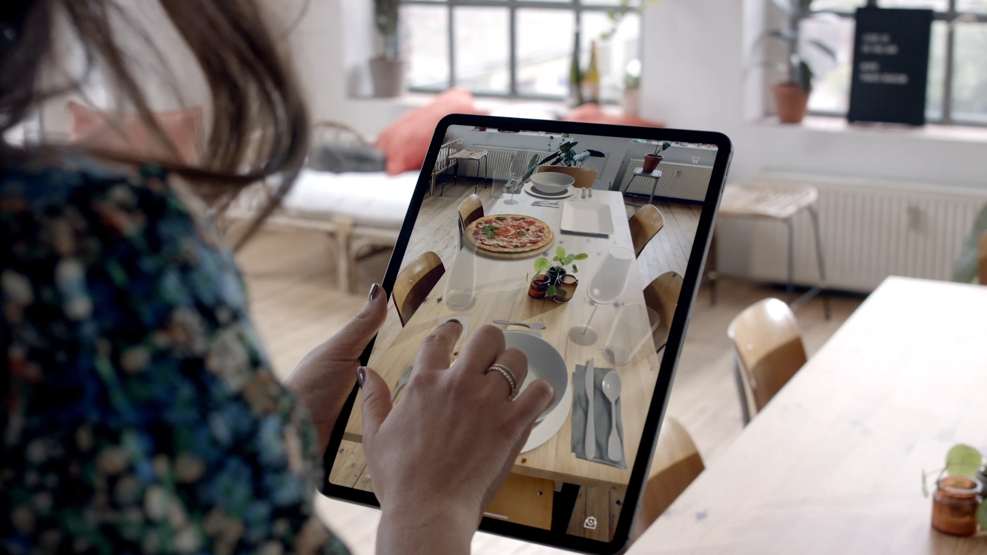 Augmented reality involves processing a video stream and adding extra visual effects to what is happening in real time. Ar Im Alltag Die Entstehung Und Wiederauferstehung Von Augmented Reality