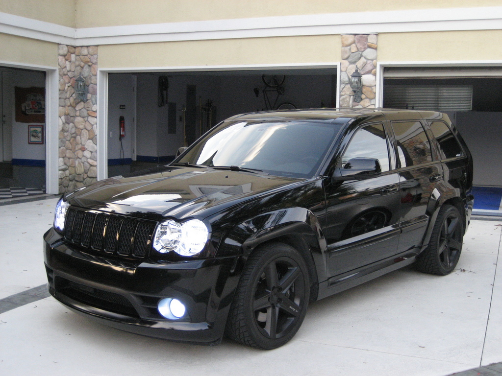 Specs datasheet with technical data and performance data plus an analysis of the direct market competition of jeep grand cherokee srt8 (aut. Srt8