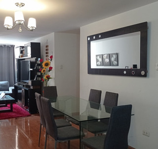 Comedor Con Espejo En Pared