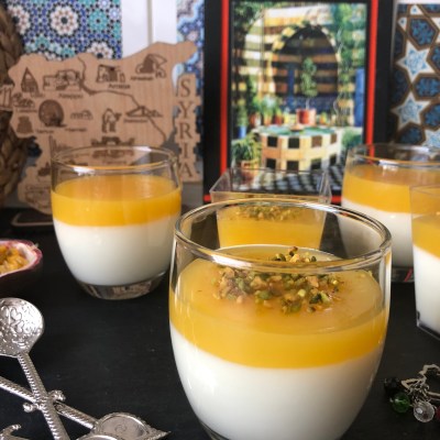 Syrischer Milchpudding mit Maracuja Topping