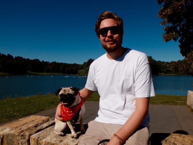 Heute lebt er mit seiner frau und mops otto in köln, ist immer noch 1,99 m groß, diplomierter psychologe und lehrerkind mit recht bizarrer kindheit,&nbsp;. Bastian Bielendorfer Deutschlands Bekanntestes Lehrerkind Hunderunden