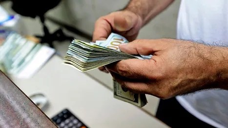 عودة كمائن الدولار في مصر.. ماذا يعني ذلك؟ 