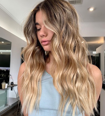 Este trío de coloraciones en color rubio son infalibles en el momento de rejuvenecer y, encima, son tres tonos que estarán de moda en 2021. 17 Tendencias De Pelo Que Veremos Este 2020 Mechas Y Tinte De Pelo