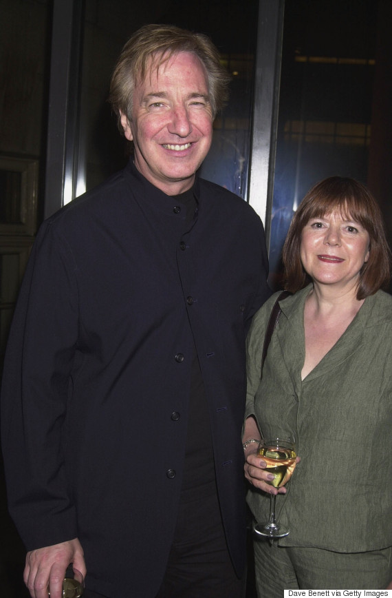 Almarhum alan rickman berpacaran dengan rima horton sejak 1965, sejak alan berusia 19 tahun hingga kematiannya (2016). Alan Rickman And Wife Rima Horton Had A 50-Year Love Story