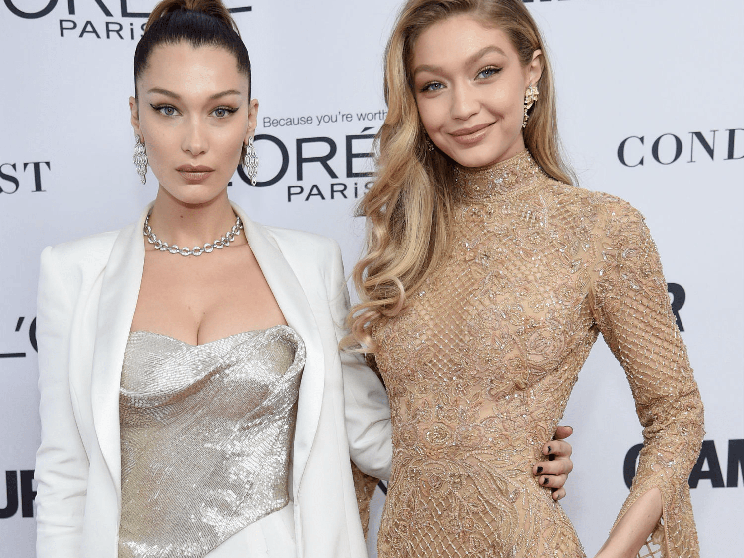 Gigi hadid was born in los angeles, california to parents, yolanda hadid and mohamed hadid, on 23rd april, 1995. Gigi Hadid Nearly Falls To Get An Award And Holds On To Sister Bella