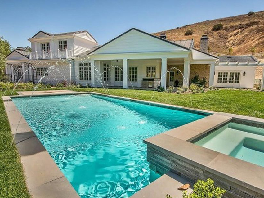 Kylie House - Who Has The Bigger House Kim Kardashian West Or Kylie Jenner : Learn more about the twelve houses of the birth chart, each of which represents an area of your life.