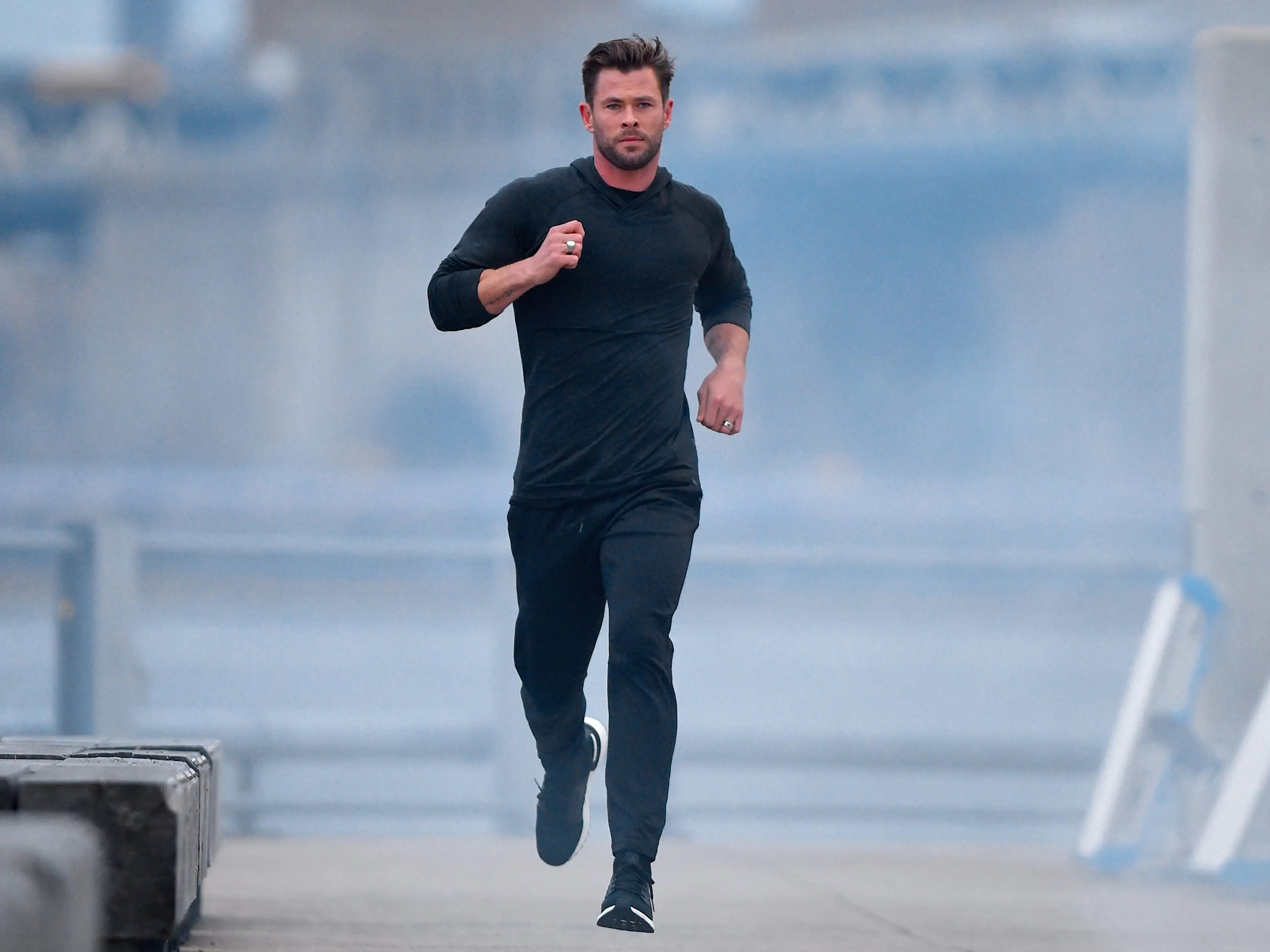 10757274 likes · 5877 talking about this. Chris Hemsworth Shows Off 10 Minute Home Bodyweight Workout