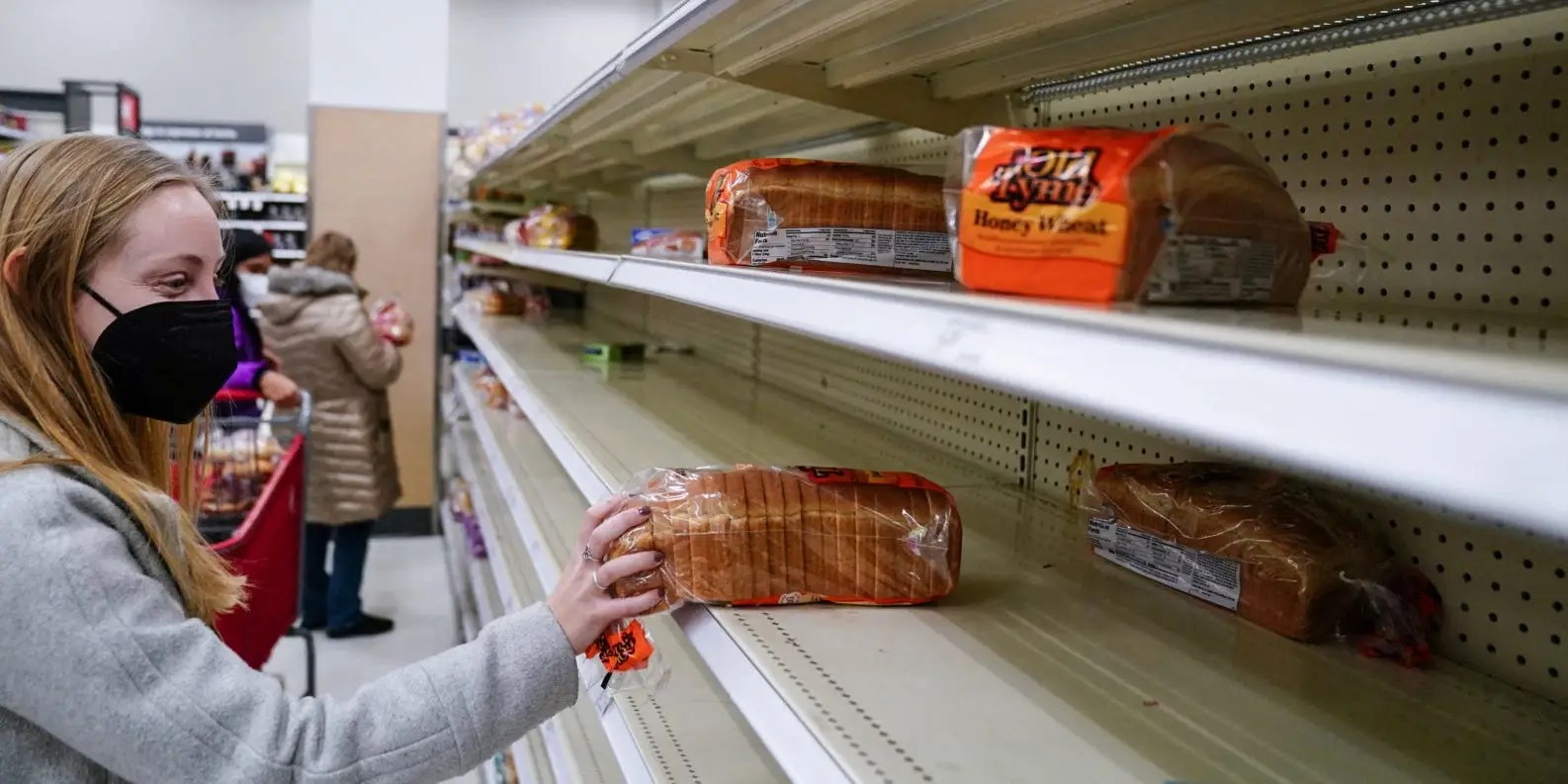 Omicron Disrupting January Economy With Cancellations and Delays