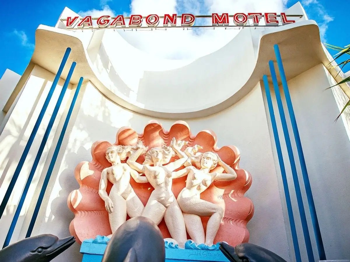 Hotels.com Offers Paid Retro Beach Motel Vacations to Contest Winner