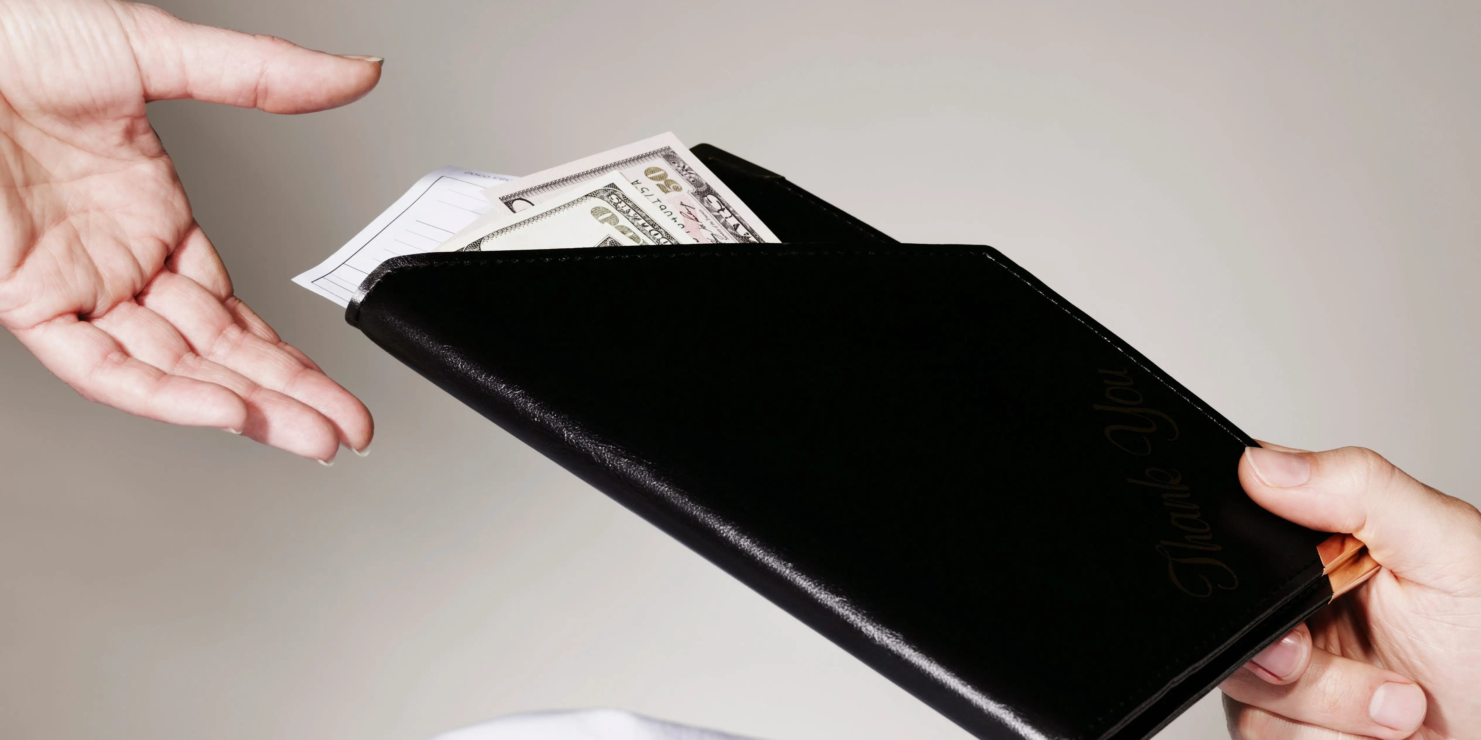 Amerikiečiai labai pigiai kainuoja restoranų arbatpinigius.  Čia yra valstybės, kuriose yra prasčiausi ir geriausi arbatpinigiai.