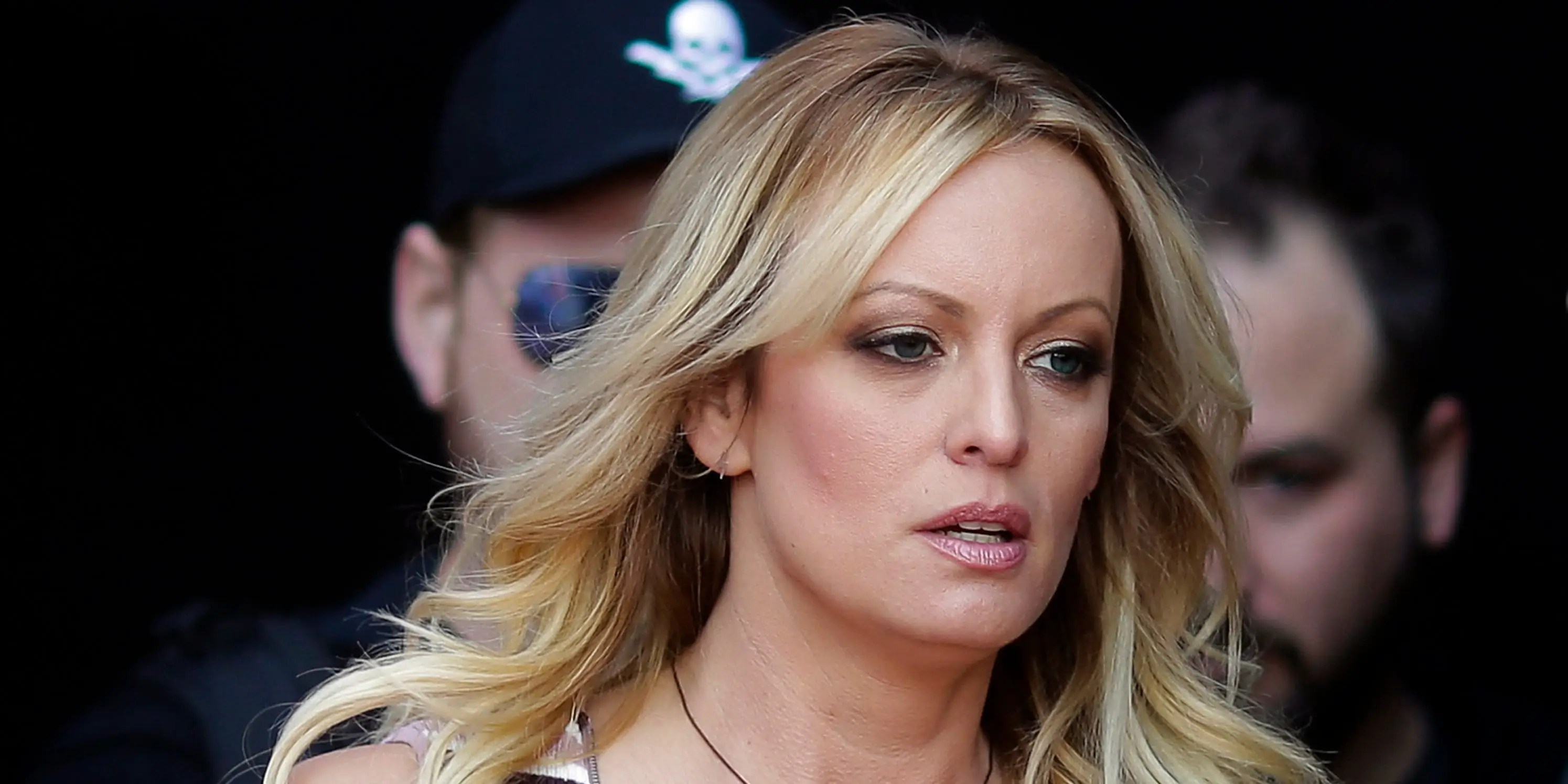 Stormy Daniels sakė, kad jodinėjo ant žirgo, vardu Redemption, kai išgirdo šokiruojančią žinią apie Trumpo kaltinimą.
