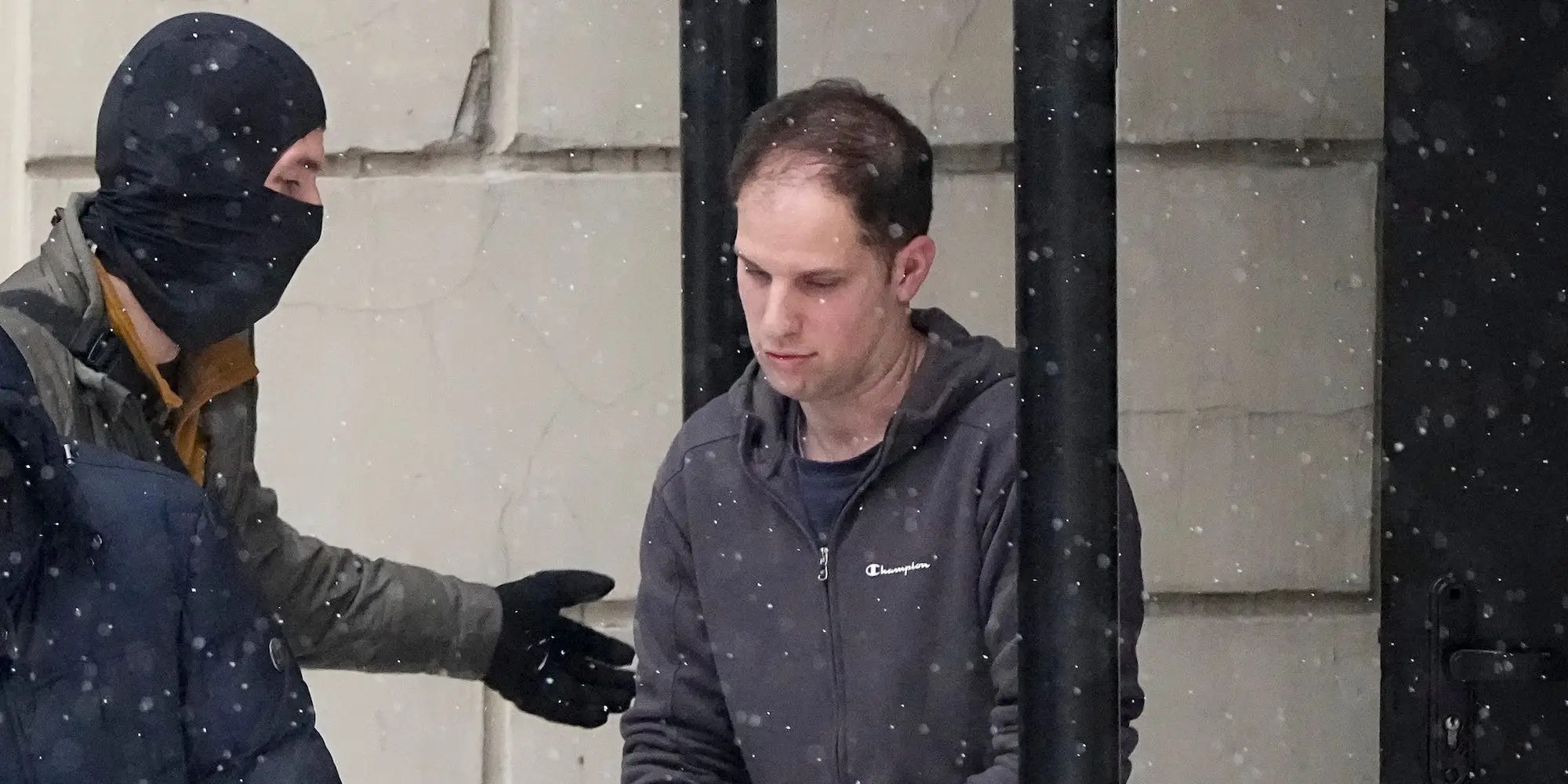 I’ve been wearing the CIGA Design Blue Planet for the past week and I can’t stop staring at my wrist