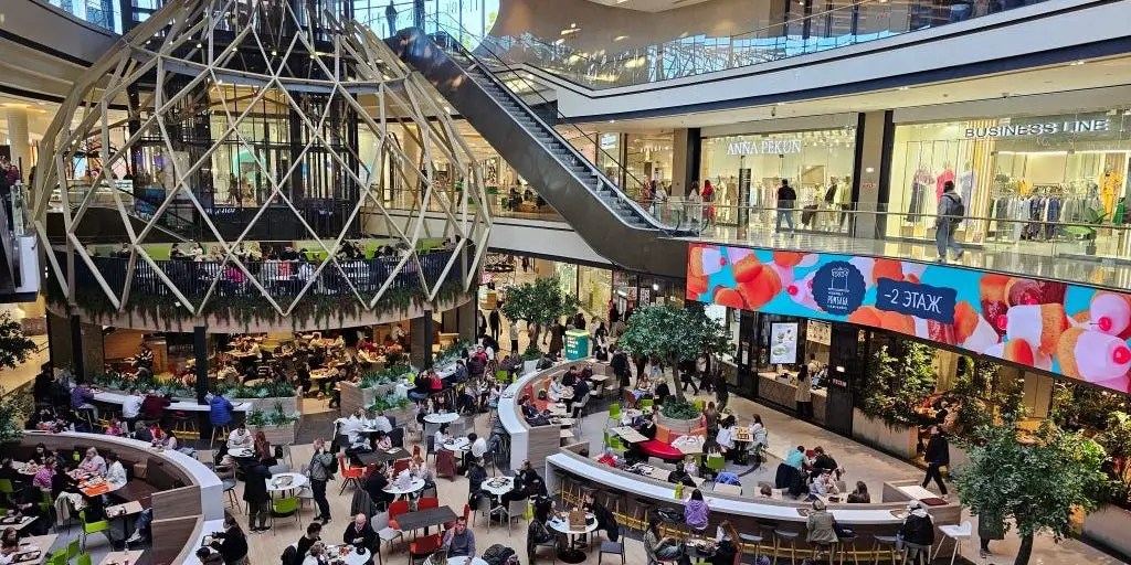 Gospodarka rosyjska: nadal przegrzana przez wysokie wydatki konsumentów i rządu