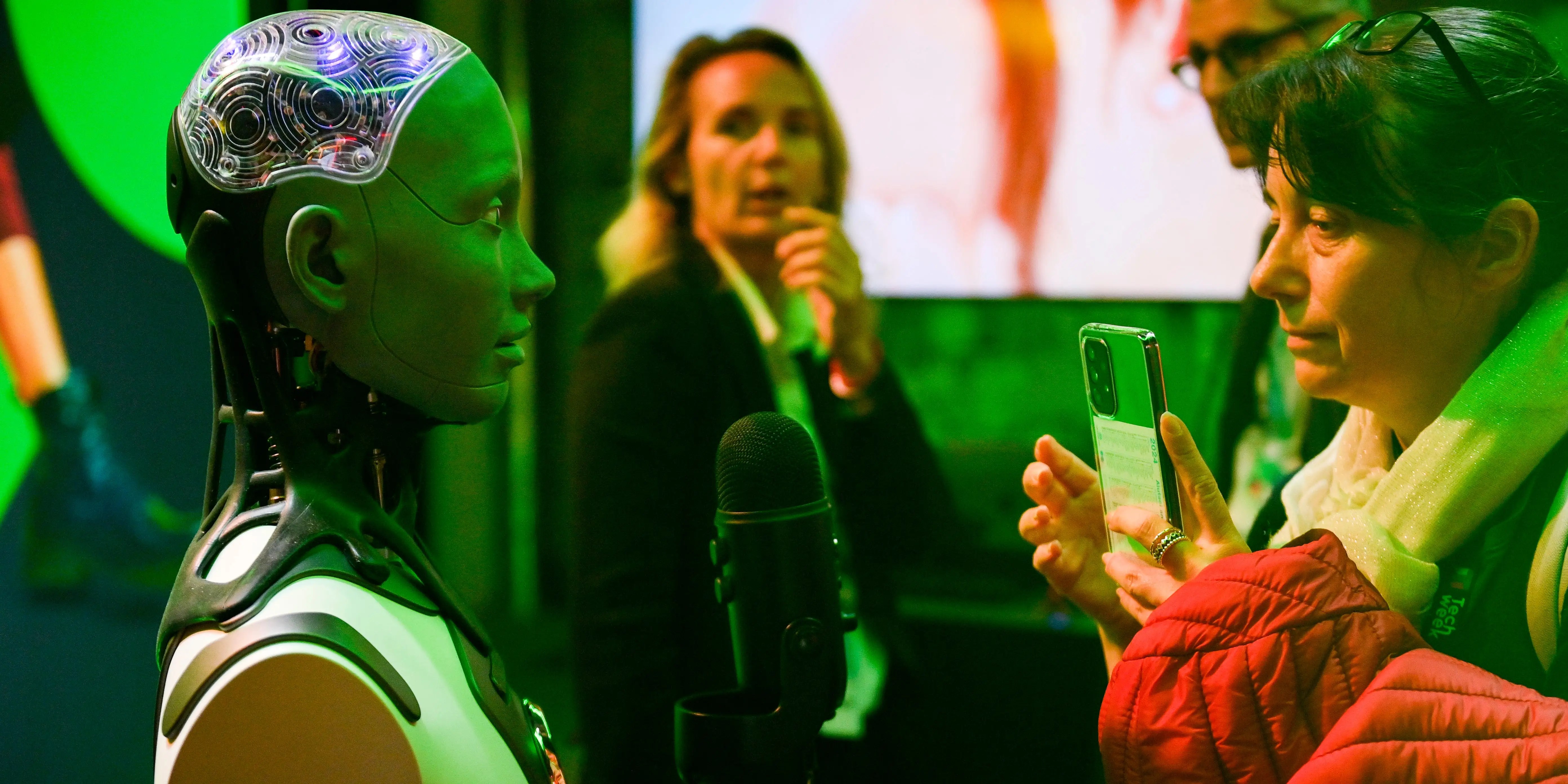 الروبوتات البشرية تتقدم. مشاهدة هذه العروض التوضيحية.