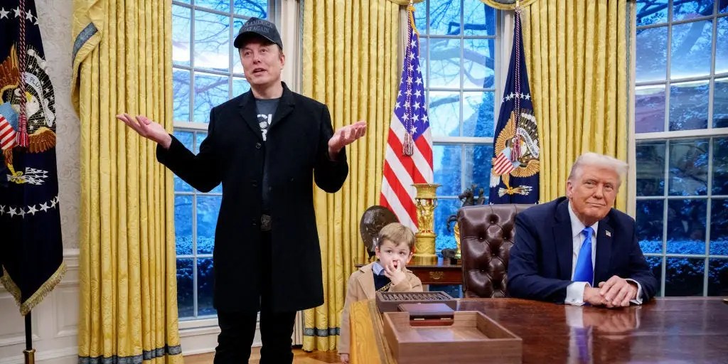 فيديو من الذكاء الاصطناعي لترامب تمتص أصابع المسك البث في الوكالة الفيدرالية