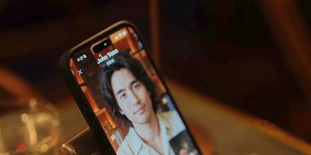 Dating Humans Is a Nightmare. Dating Bots at an AI Wine Bar Is Worse.