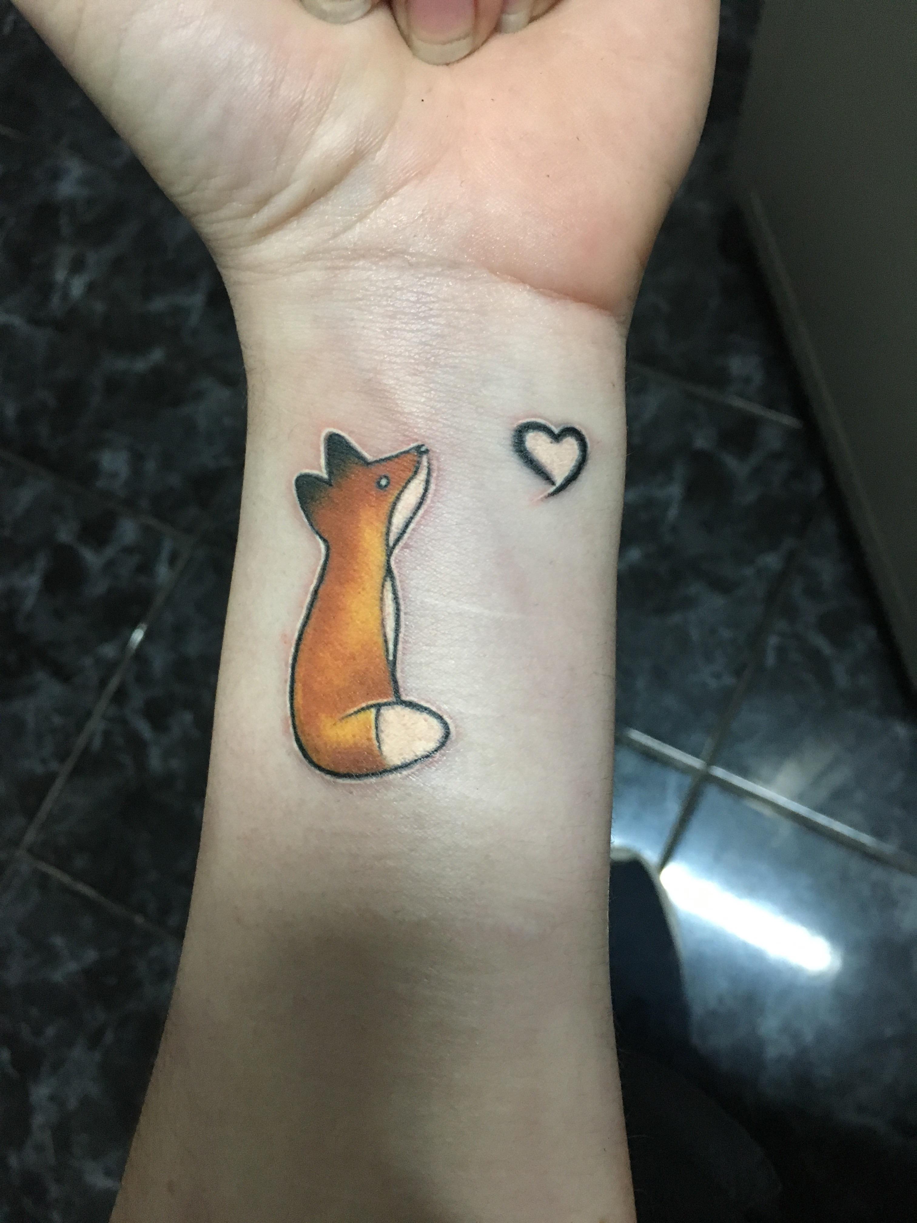 My New Little Fox Tattoo. I'm So Happy With The Way The Colours Blended In Together! : R/Everythingfoxes 4032_x_3024_jpg
