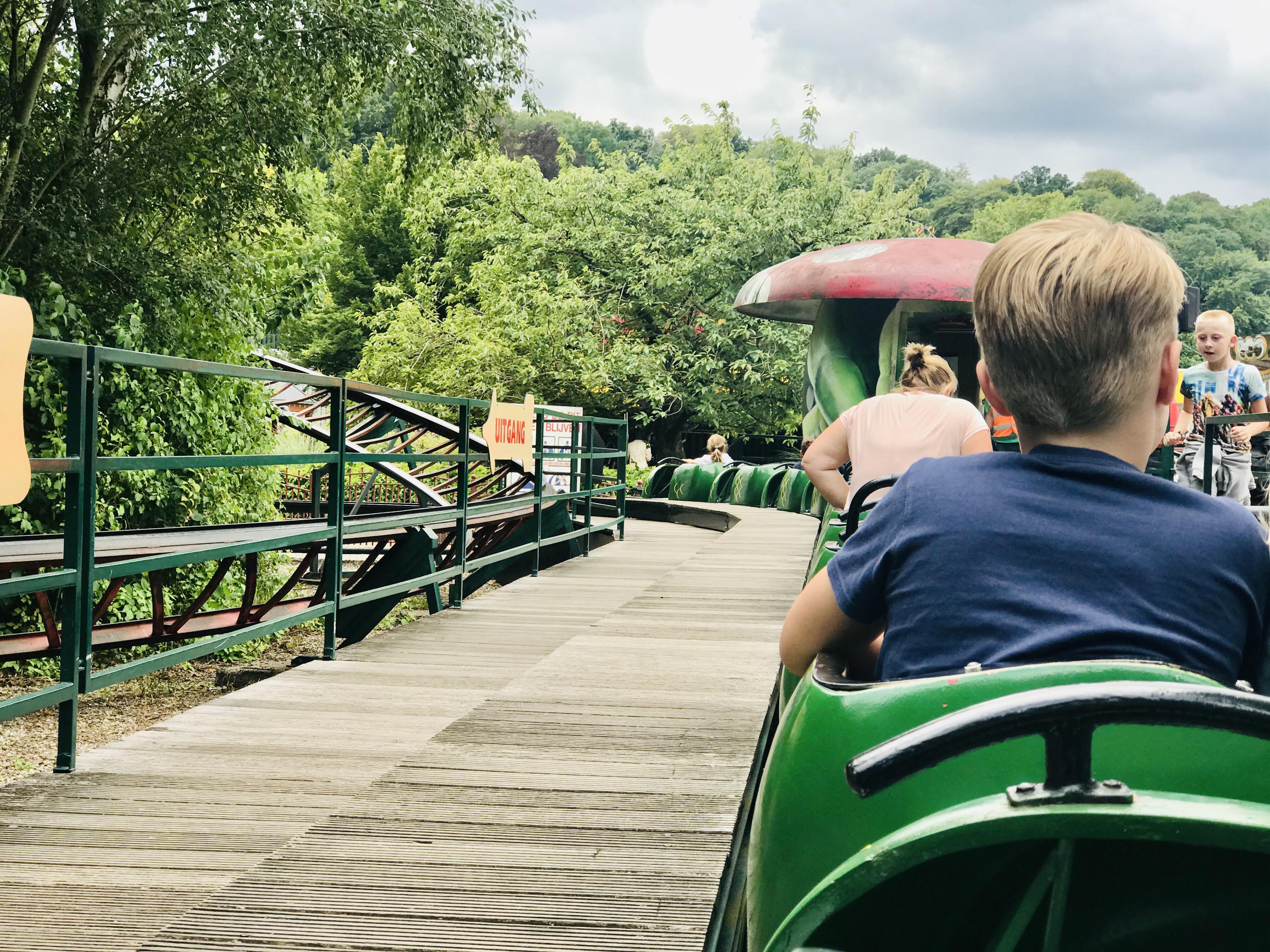 Krummel De Valkenier You Know Your 7 Year Old Is An Enthusiast When She S Already Riding Just For The Credit Rollercoasters