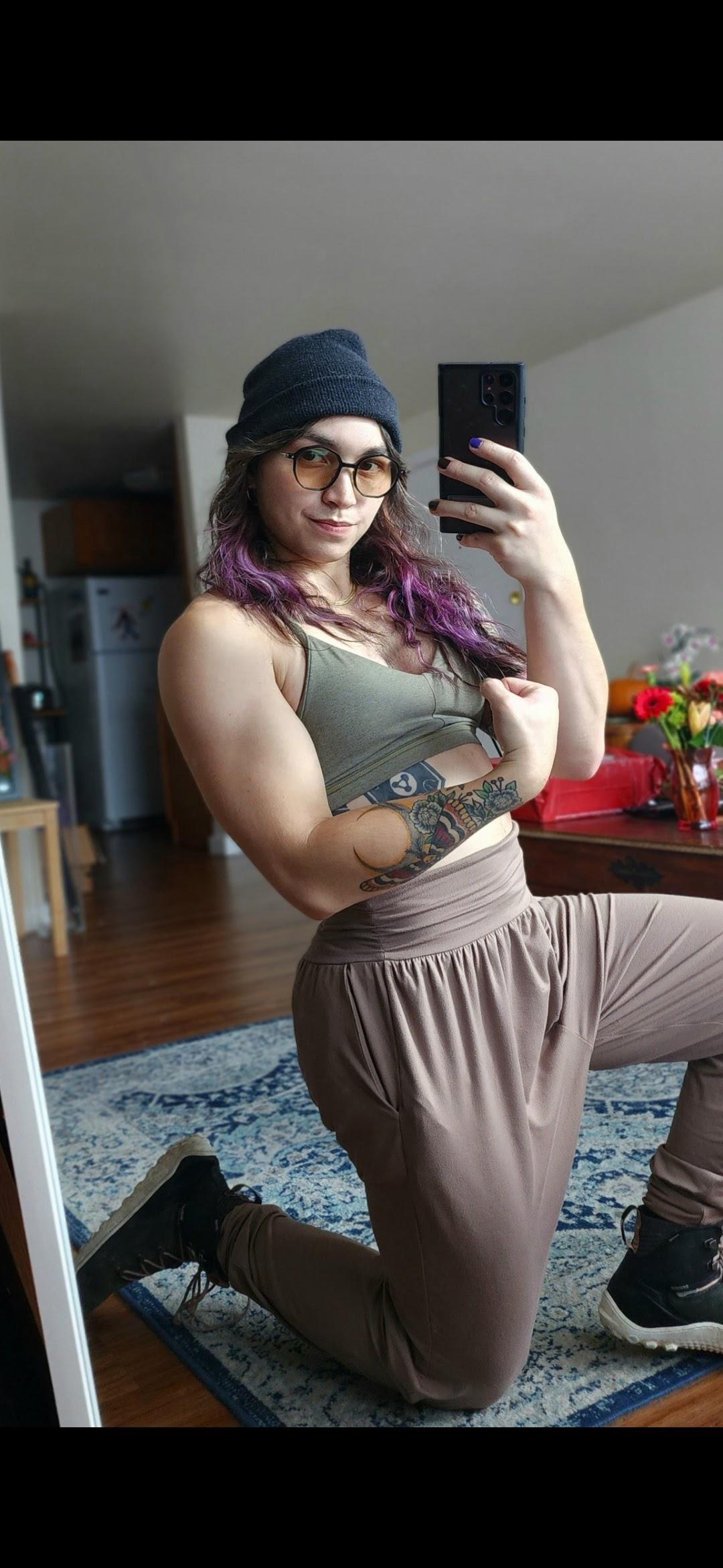 SEXY MUSCULAR FEMBOYS. JORDY : rmuscularTS