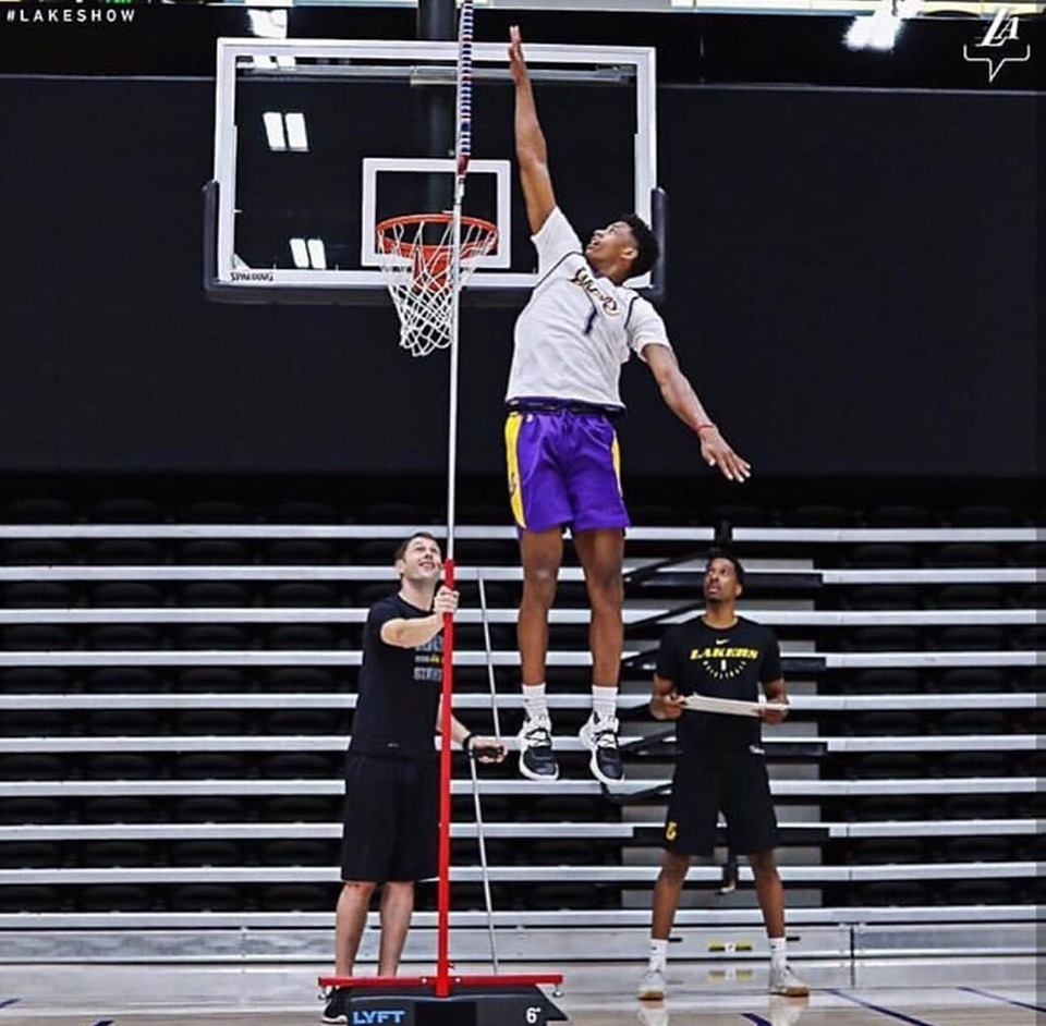 They may have one shining moment. Jarret Culver vertical jump : chicagobulls